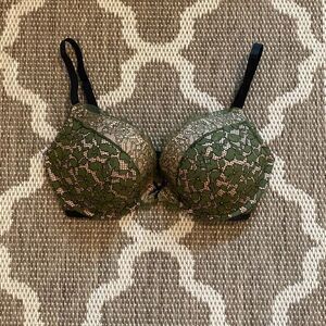 Victoria’s Secret bra dream angels push-up bra, size 34DD